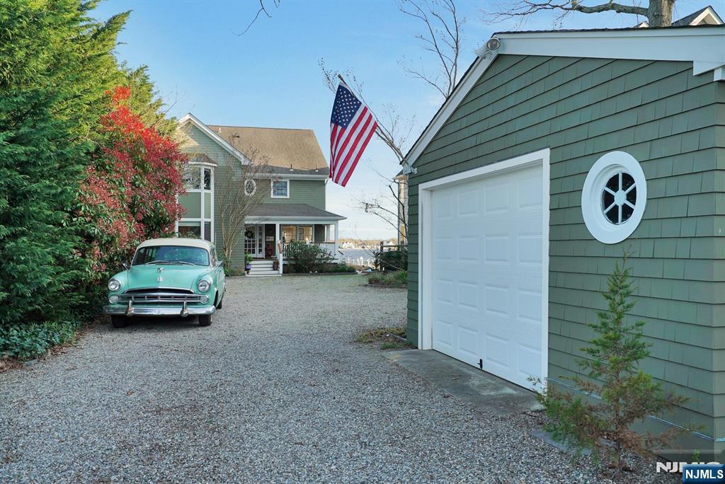 599 Point Avenue Property Photo 3