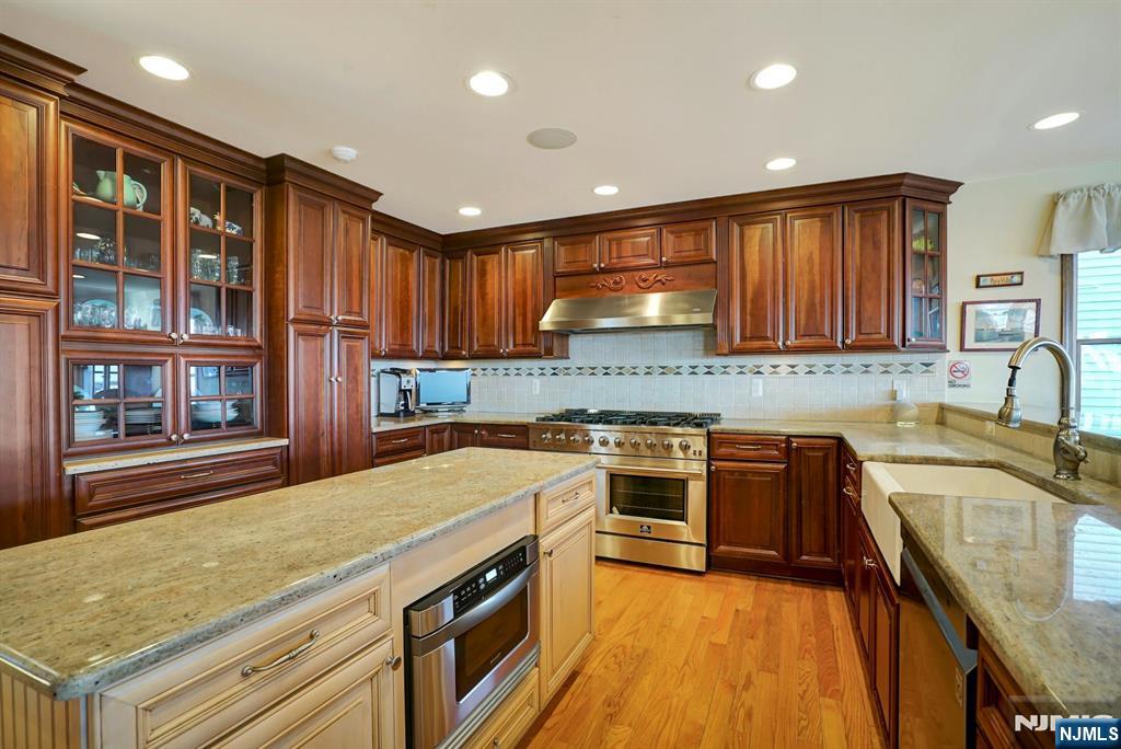 599 Point Avenue Property Photo 7