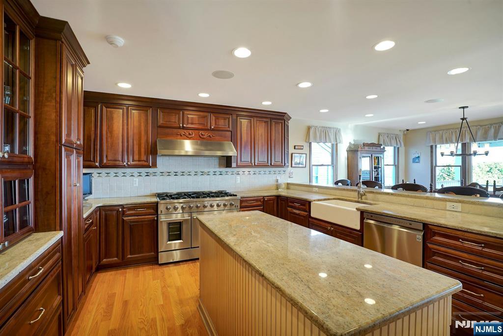 599 Point Avenue Property Photo 9