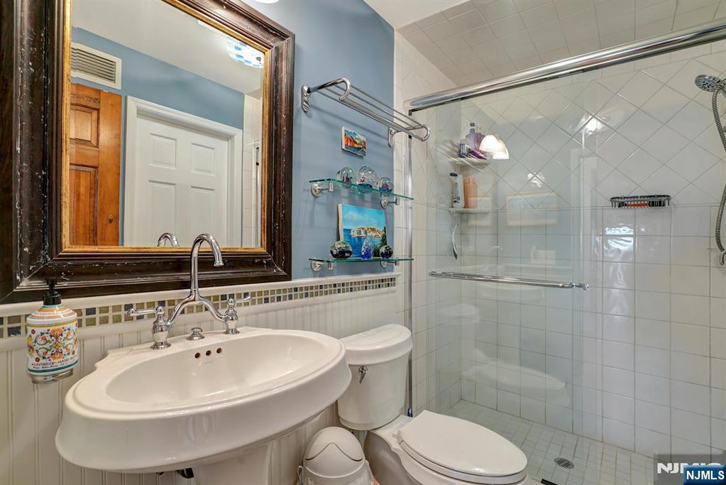 599 Point Avenue Property Photo 31