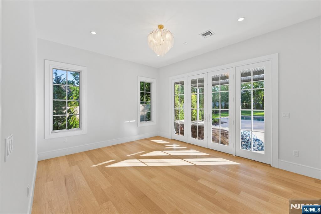 90 Essex Drive Property Photo 27