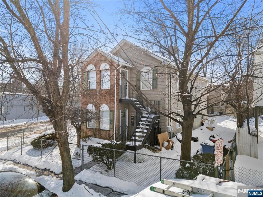 17 Holsman Street 2 Property Photo 3