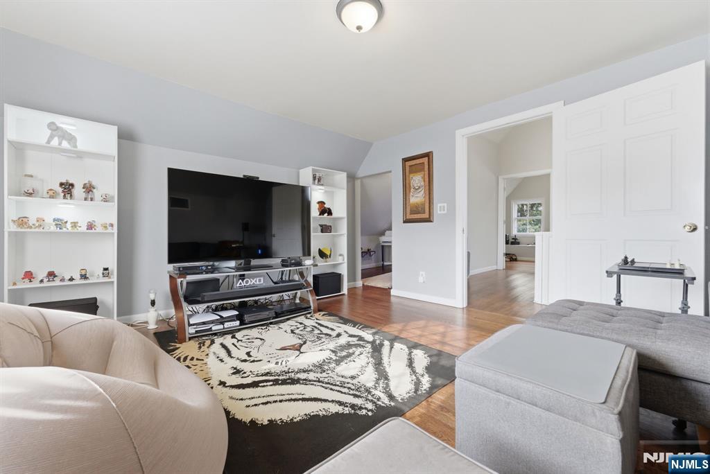 101 E Palisade Avenue Property Photo 34