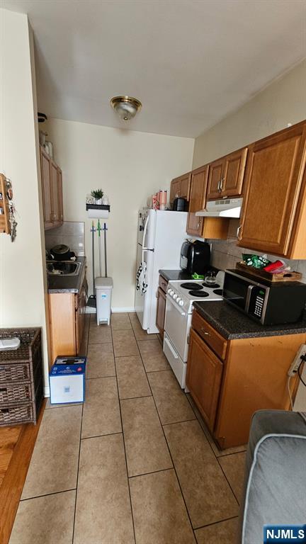 467 Hudson Street Property Photo 9