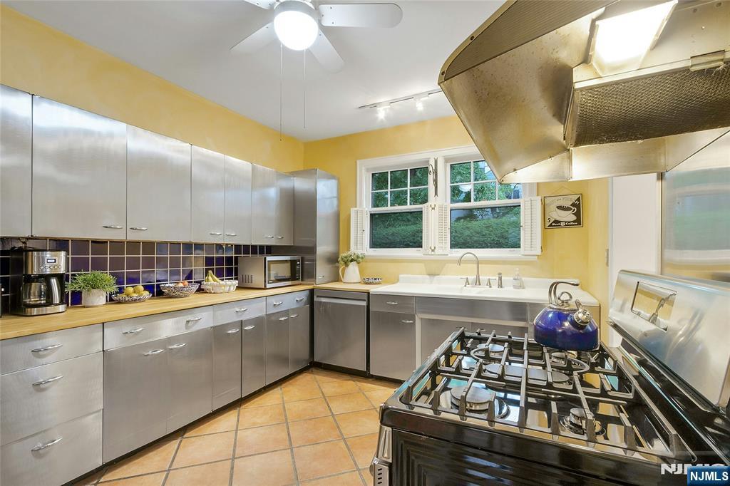 694 Lotus Avenue Property Photo 14