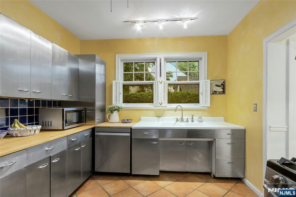 694 Lotus Avenue Property Photo 16