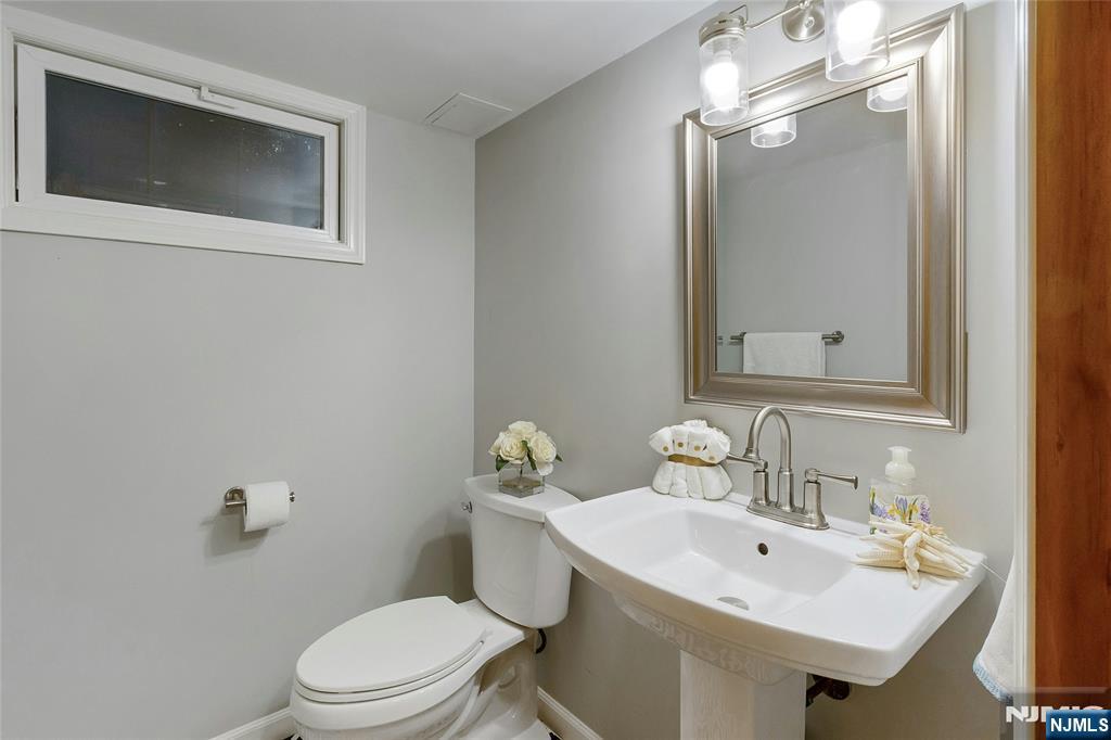 694 Lotus Avenue Property Photo 35