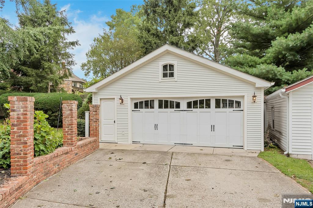 694 Lotus Avenue Property Photo 41