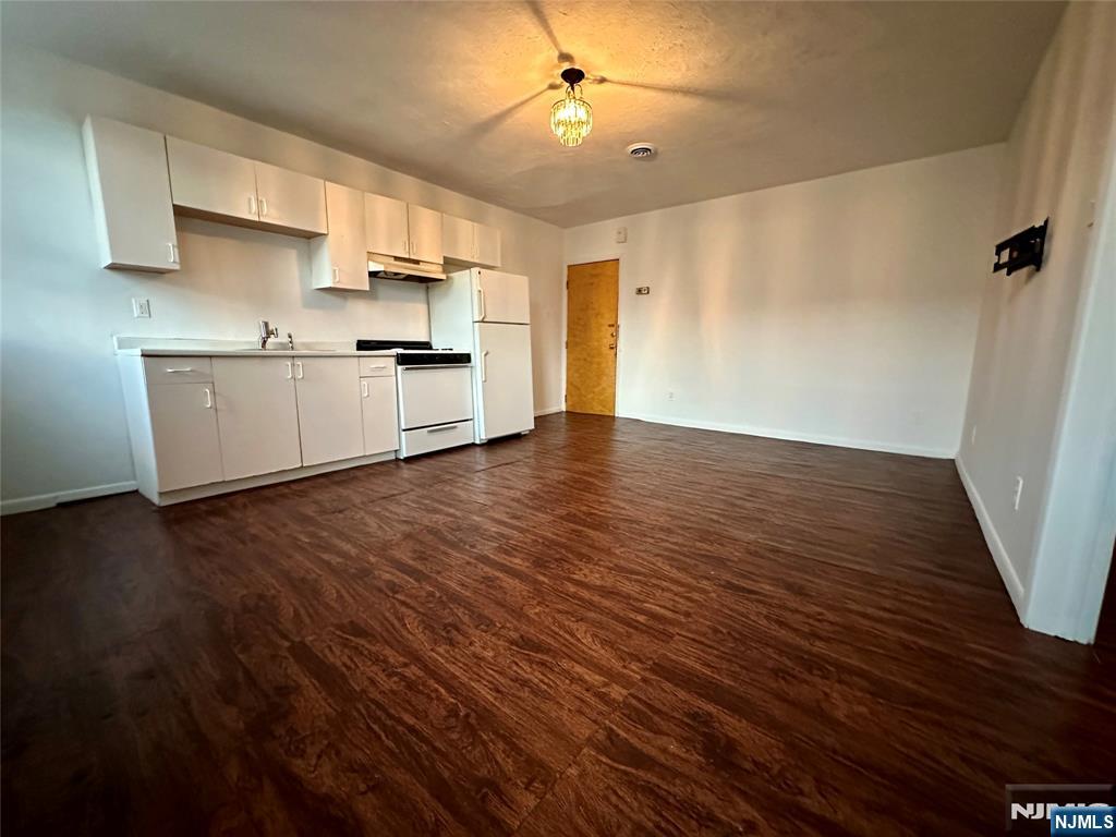 530 Valley Brook Avenue 2FL Property Photo 1