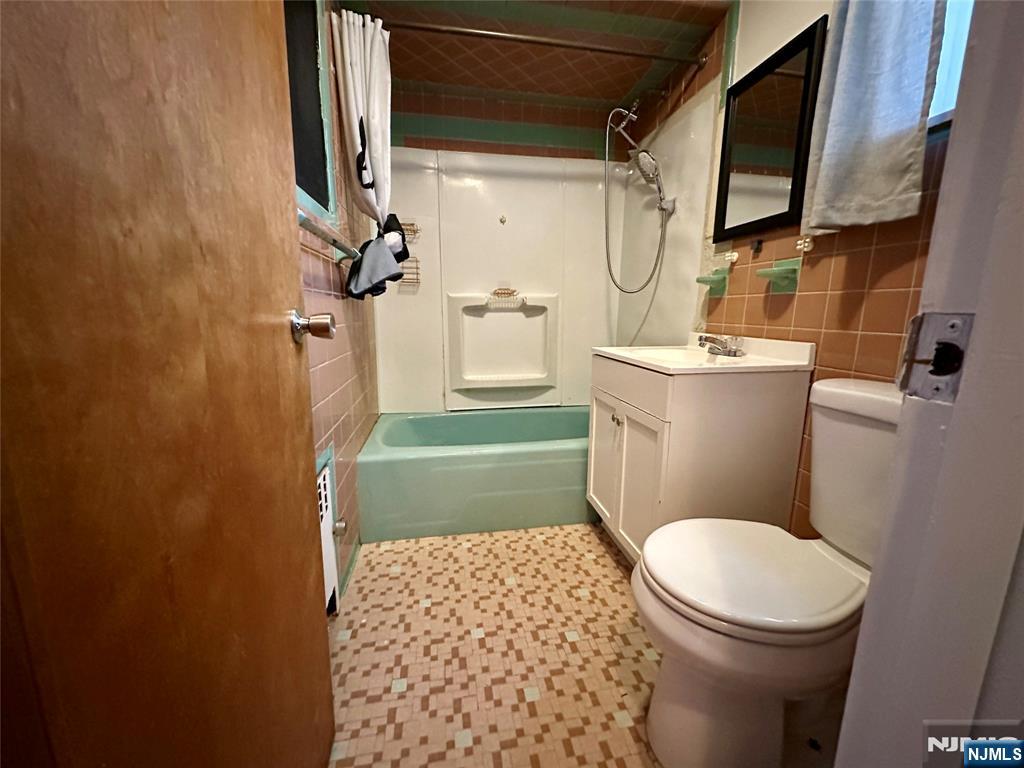 530 Valley Brook Avenue 2fl Property Photo 6