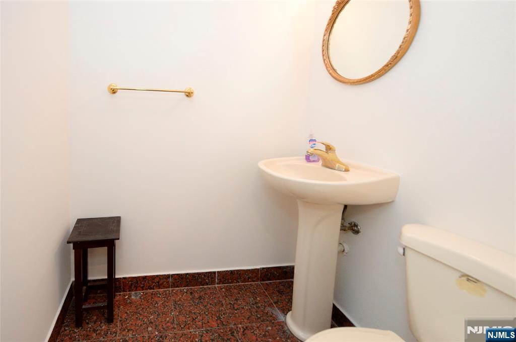 235 Prospect Avenue 2 / Le Property Photo 5