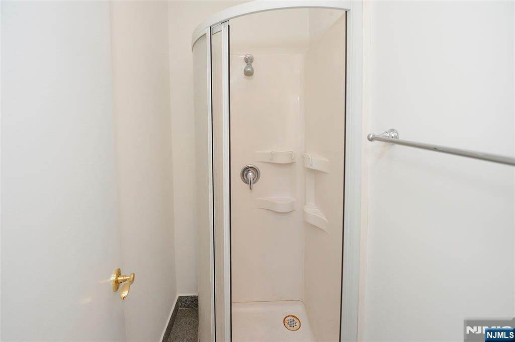 235 Prospect Avenue 2 / Le Property Photo 9
