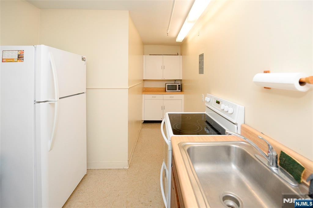 235 Prospect Avenue 2 / Le Property Photo 13