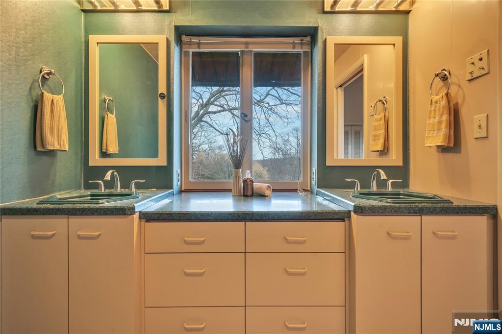 26007862 Property Photo 21