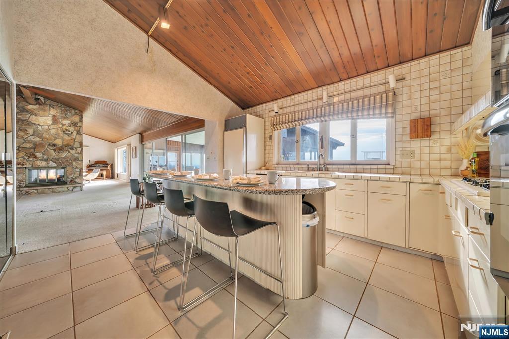 26007862 Property Photo 30