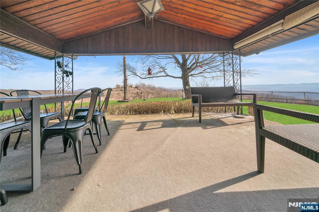 26007862 Property Photo 37