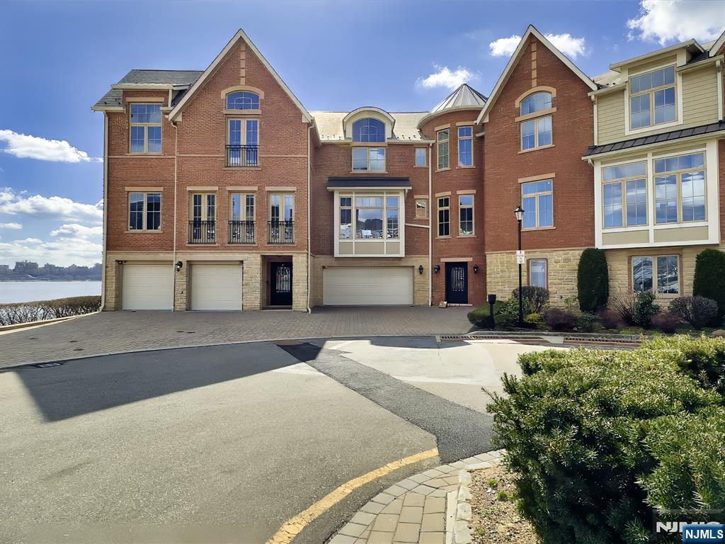 25 Moorings Lane Property Photo 1