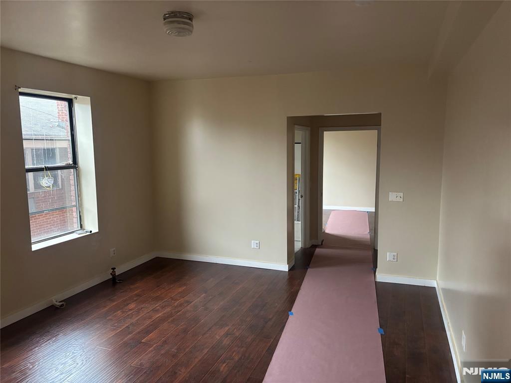 481 William Street Property Photo 4