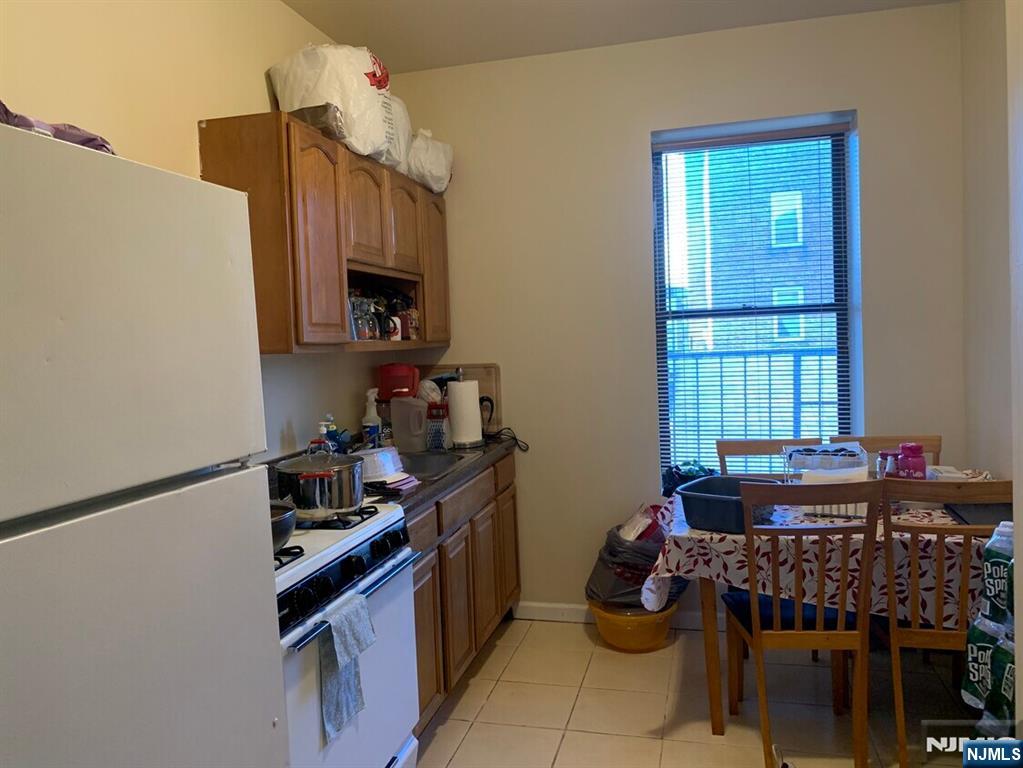 481 William Street Property Photo 6