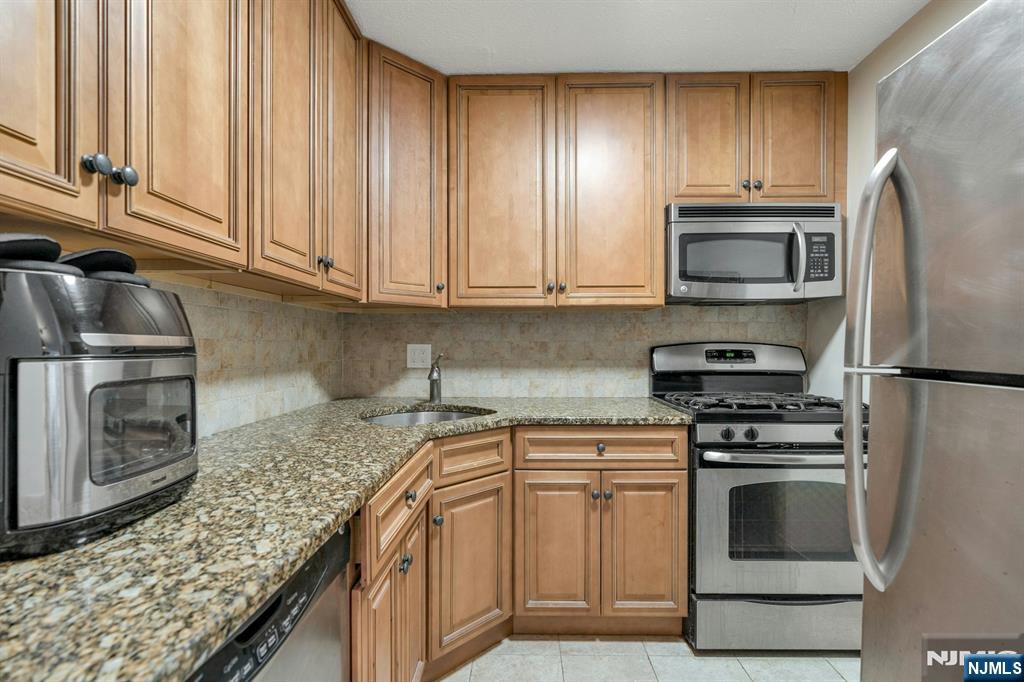 555 North Avenue 12 A Property Photo 3