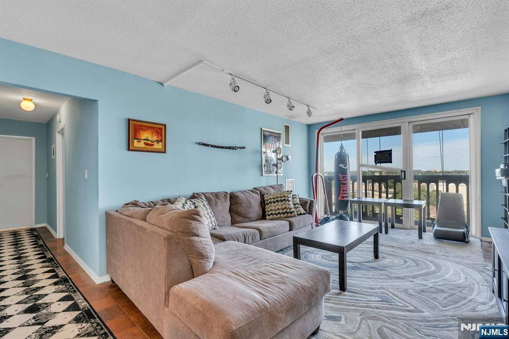 555 North Avenue 12 A Property Photo 6