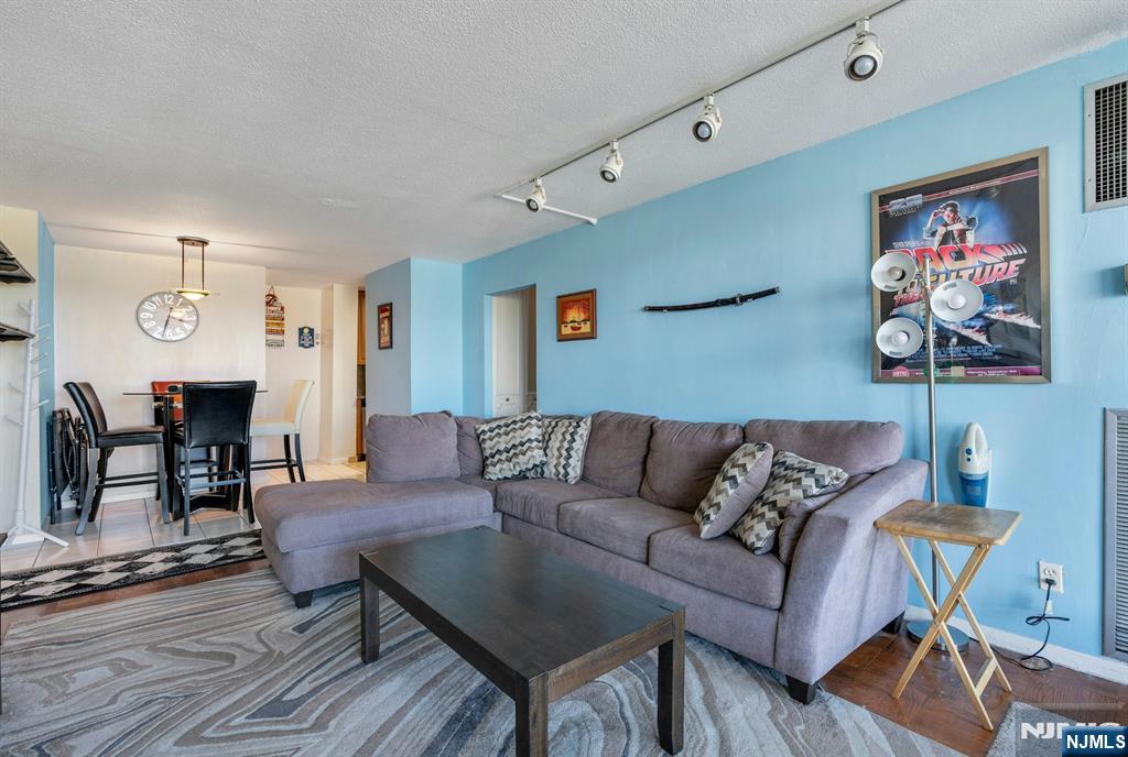 555 North Avenue 12 A Property Photo 8