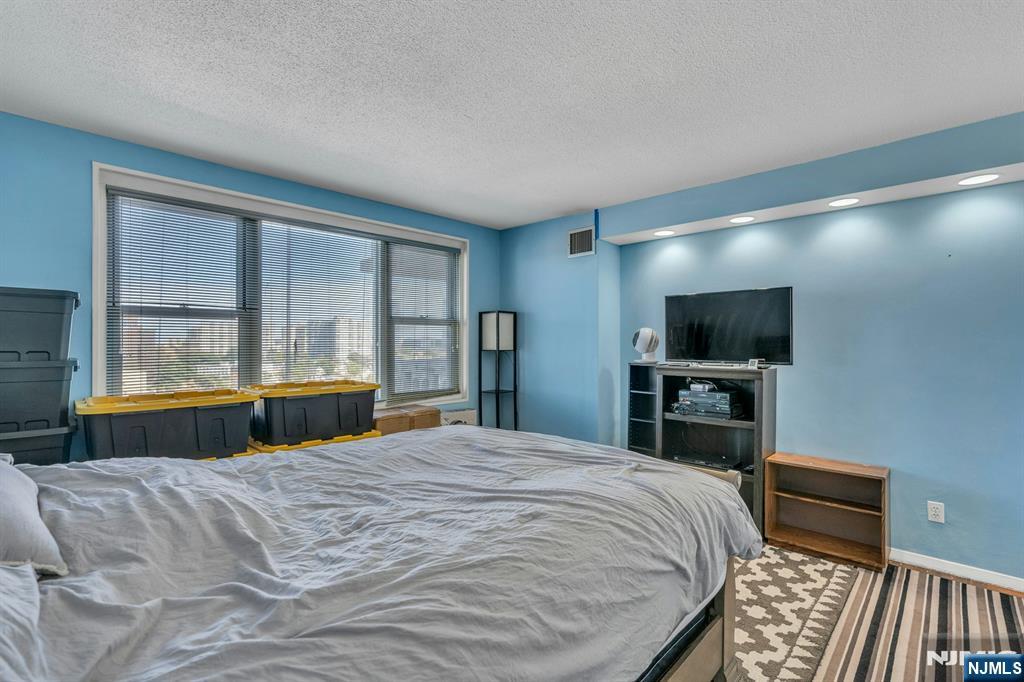 555 North Avenue 12 A Property Photo 13