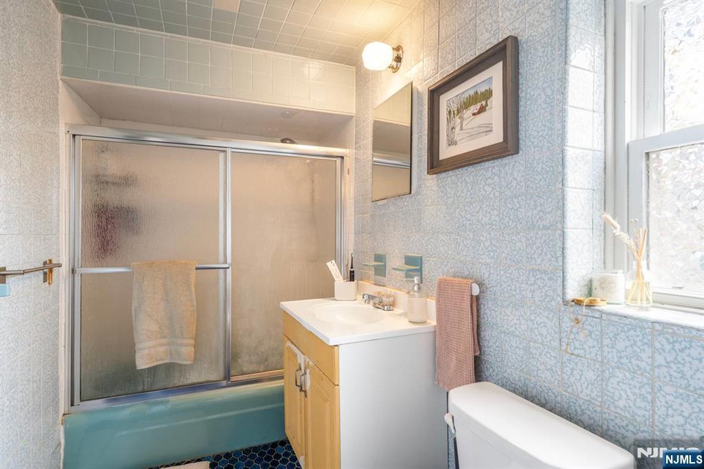 413 Adams Street Property Photo 10