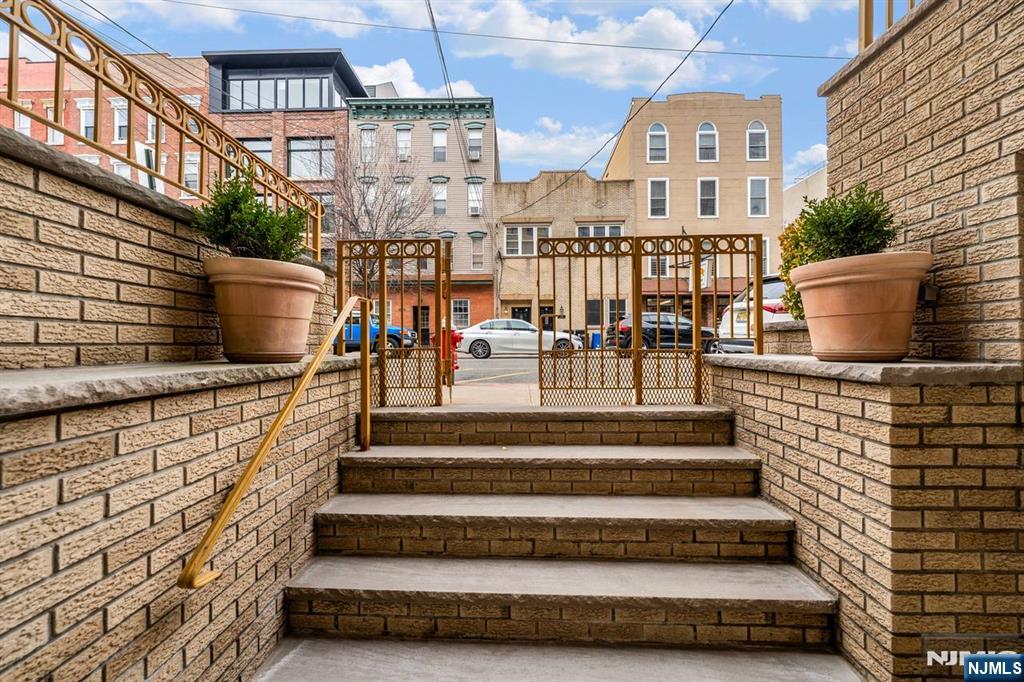 413 Adams Street Property Photo 18
