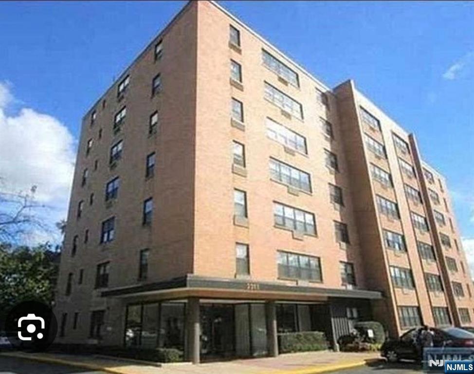 2352 Linwood Avenue 4H Property Photo 1