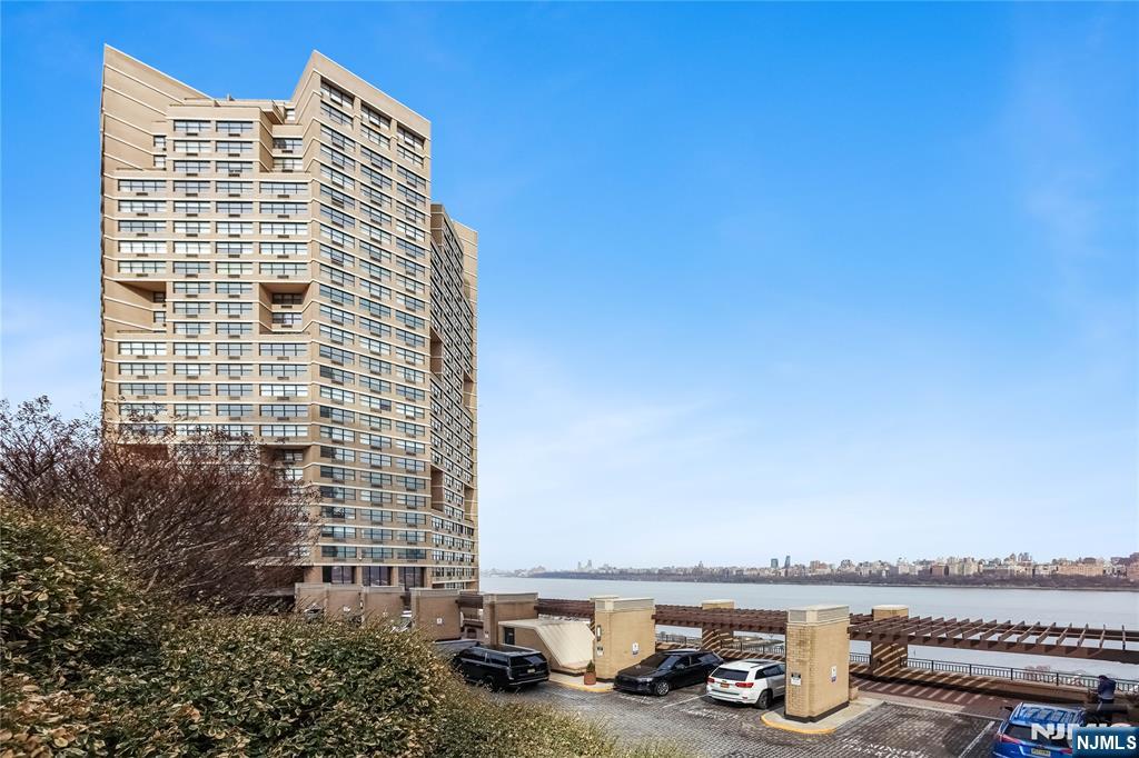 7004 Kennedy Boulevard 4A Property Photo 1