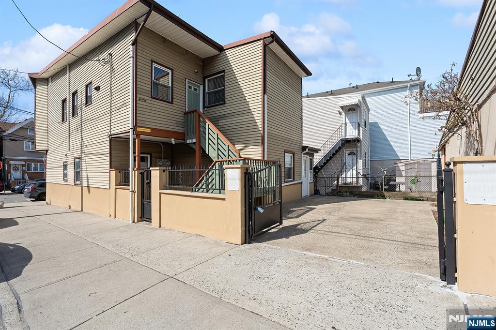 131 Johnston Avenue Property Photo 2