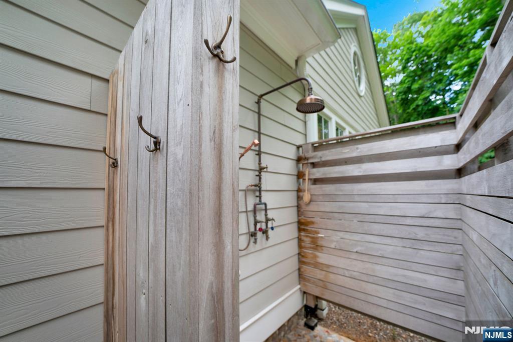 211 Highwood Avenue Property Photo 38