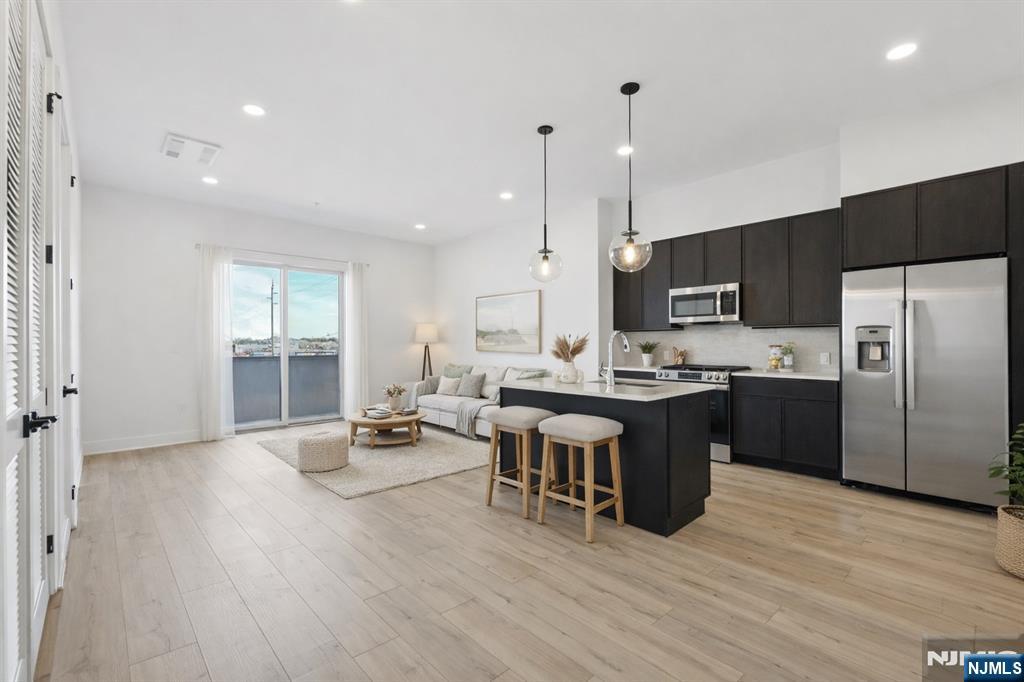 487 Market 203
