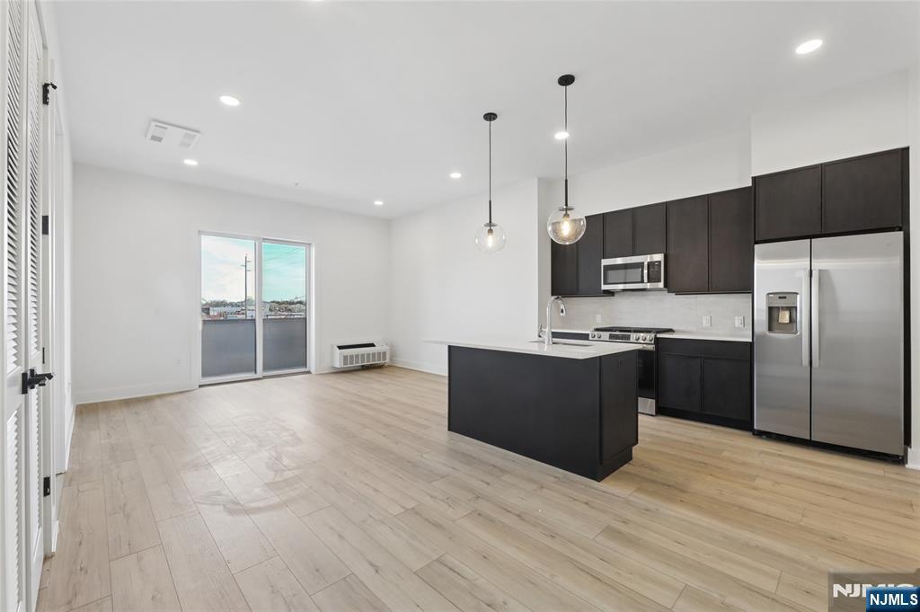 487 Market 203 Property Photo 3