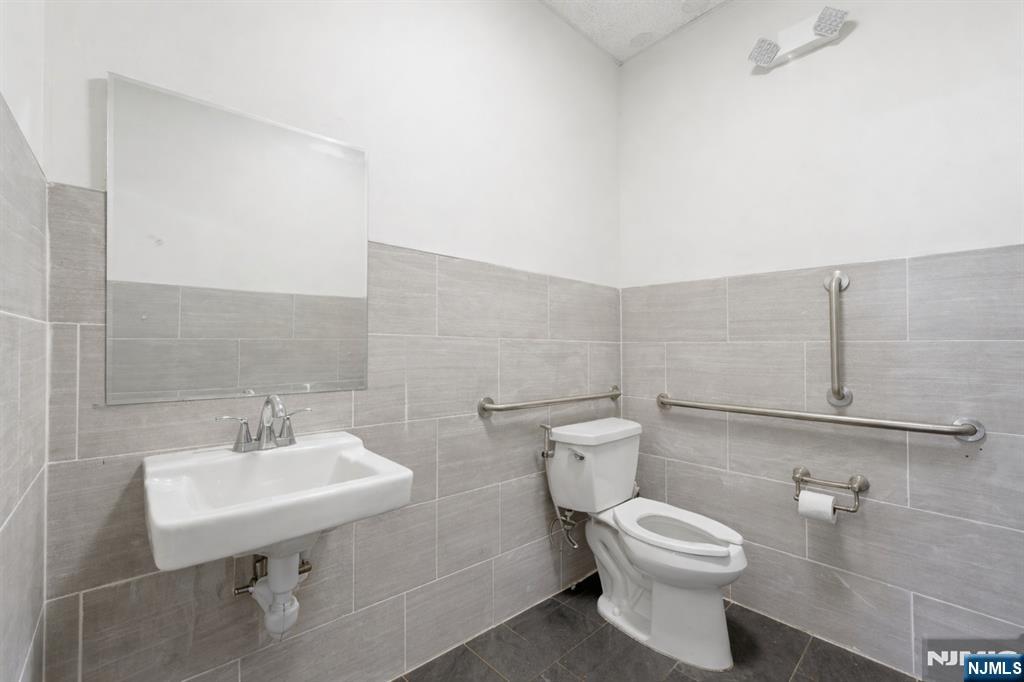 27-16 Broadway Property Photo 18
