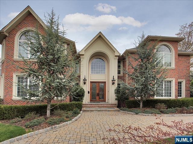 8 Willow Drive Property Photo 1