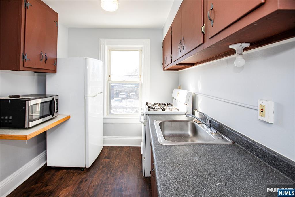472 Passaic Street Property Photo 6