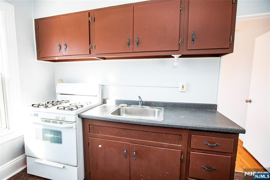 472 Passaic Street Property Photo 7
