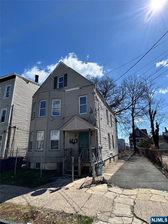 88-90 N 6th Street Property Photo 1