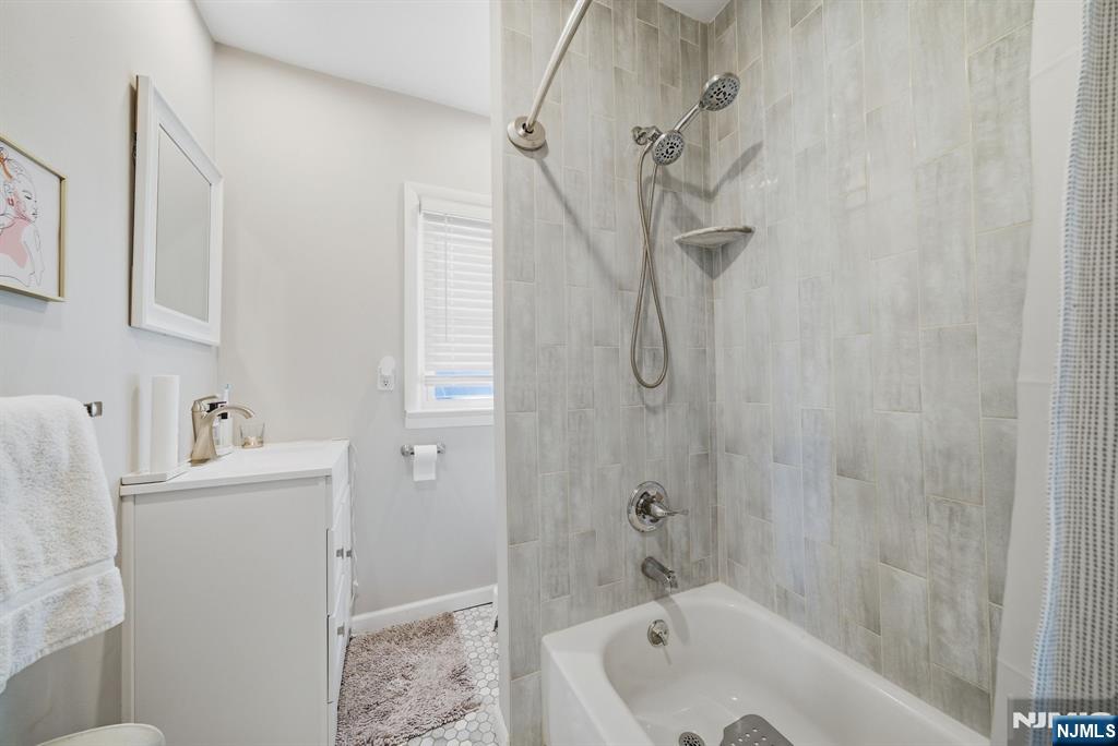 42 Spring Valley Avenue Property Photo 21