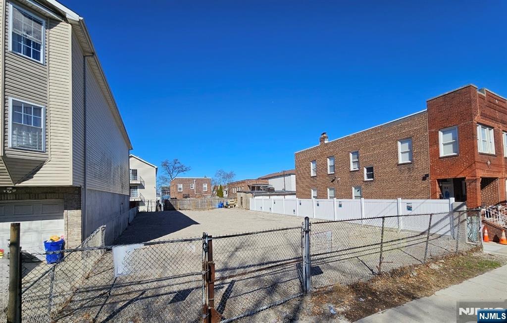 716-718 6th Street Property Photo 2