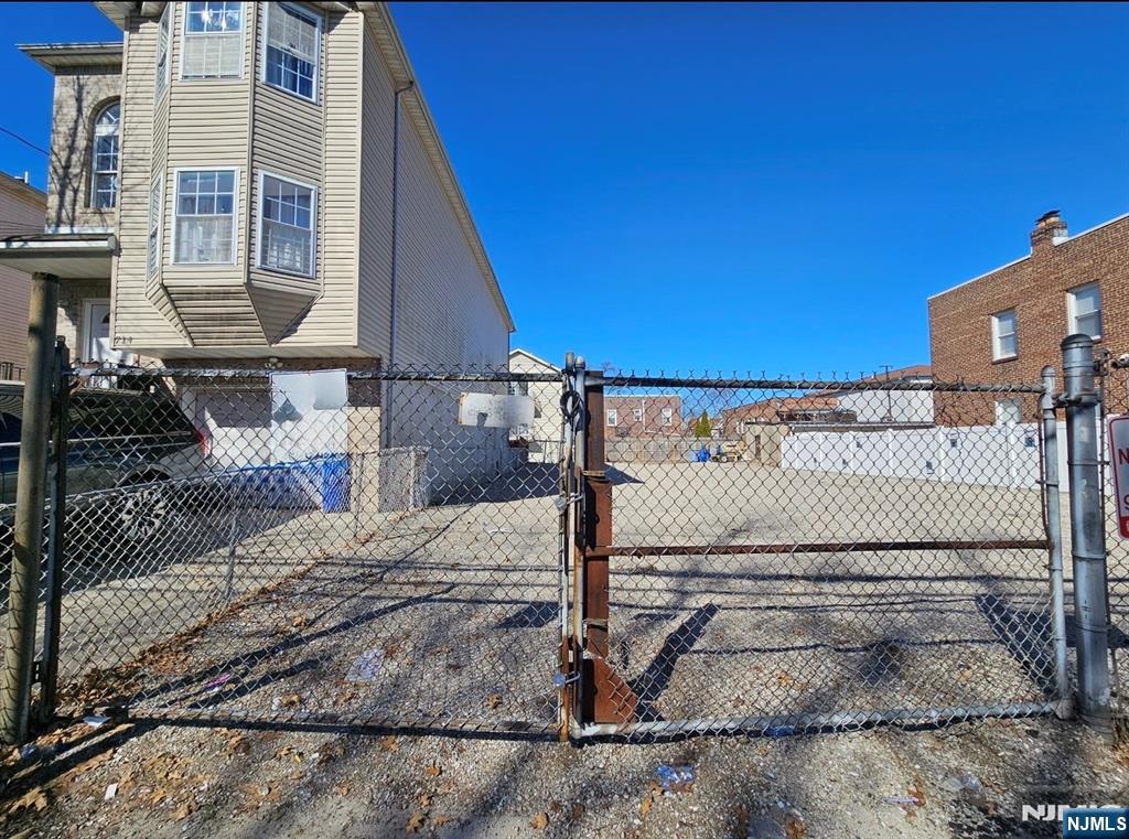 716-718 6th Street Property Photo 3