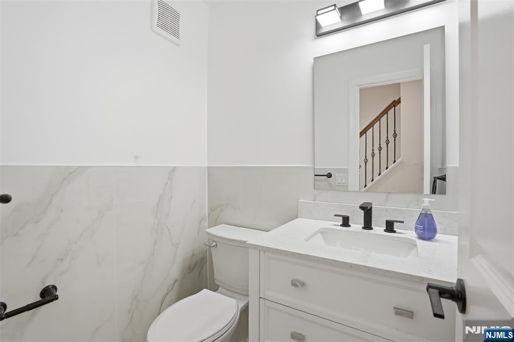 170 Knickerbocker Road Property Photo 8