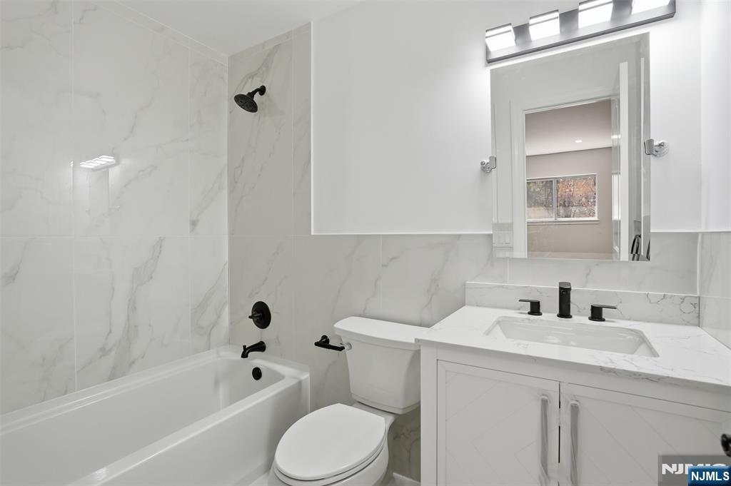 170 Knickerbocker Road Property Photo 12