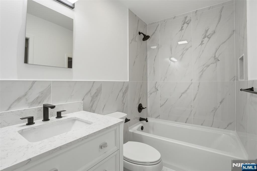 170 Knickerbocker Road Property Photo 14