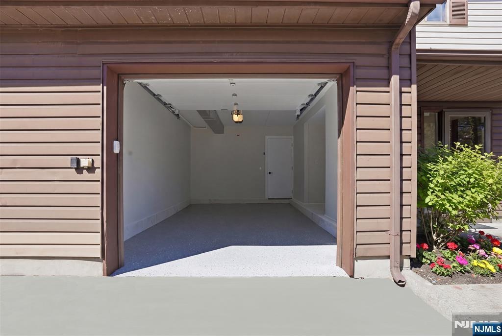 170 Knickerbocker Road Property Photo 15