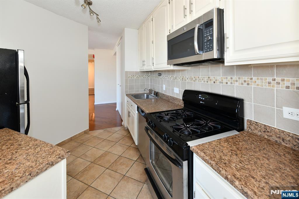 7004 Boulevard East 31a Property Photo 6