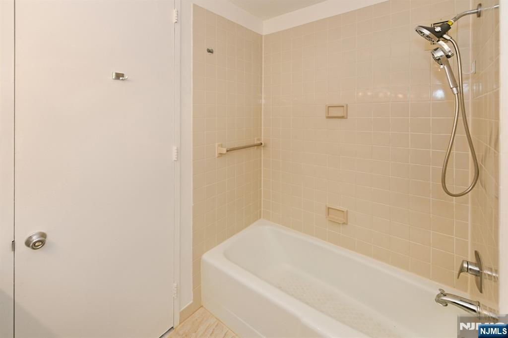 7004 Boulevard East 31a Property Photo 21
