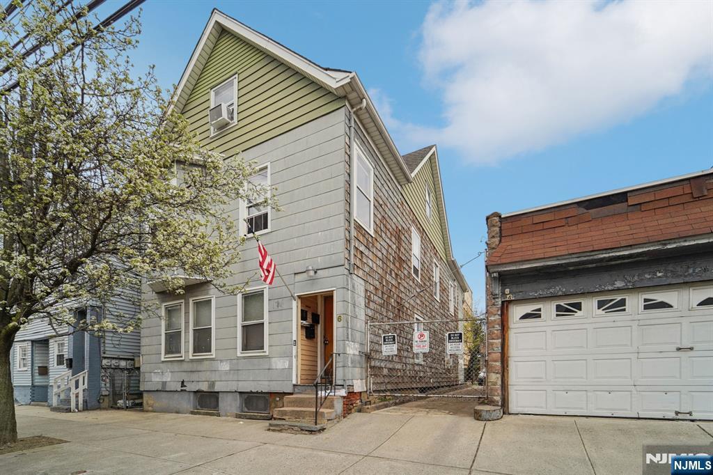 6 4th Street Property Photo 1
